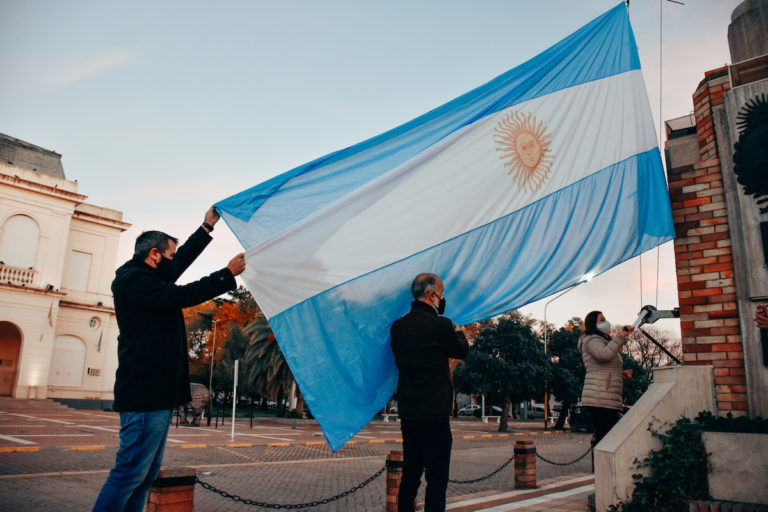 Sin acto por la pandemia, en General Pico solo se izó la bandera Argentina