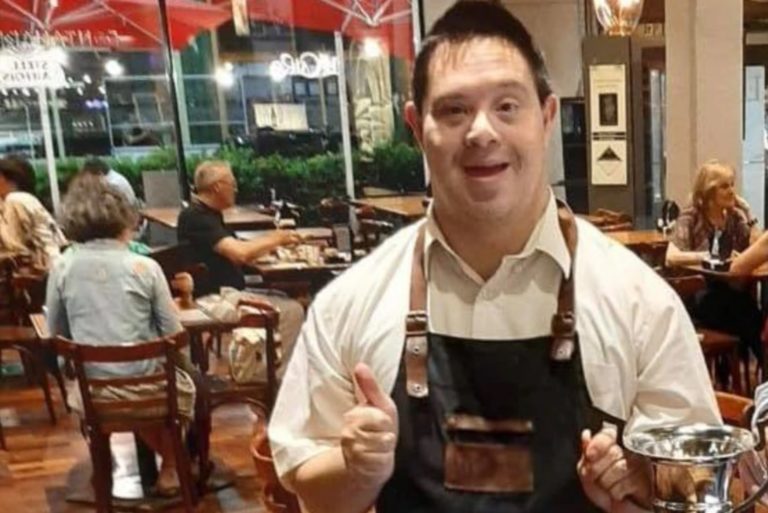 Rosario: Murió Dani, mozo del emblemático bar El Cairo y símbolo de la inclusión