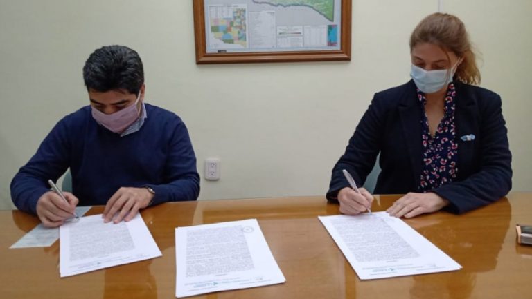 Firmaron convenio por obras en Ingeniero Luiggi