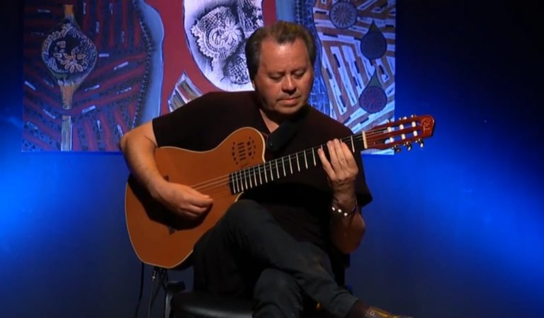 El músico Julio Ortíz se presenta en el programa “Domingos en casa”