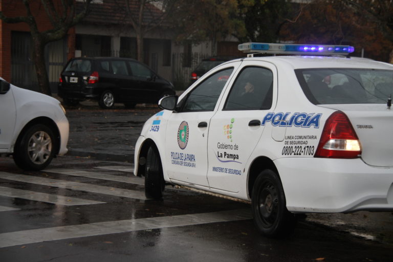 Continúan los controles por las nuevas restricciones: Notificaron a 32 personas y retuvieron 5 vehículos en General Pico