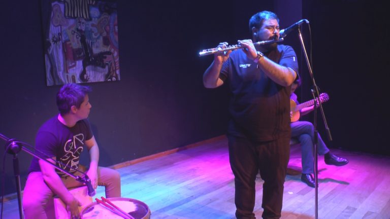 “Domingos en casa”: Esta noche se presenta Silvano Fuentes Trío con su repertorio popular folklórico