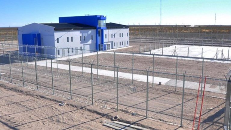 Vacunaron a presos condenados por delitos graves y sin factores de riesgo en Chubut