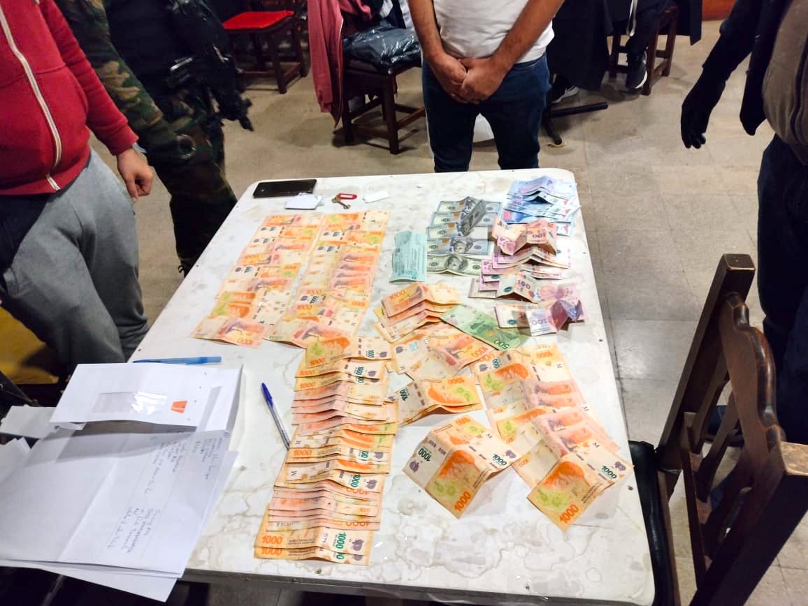 General Pico: Desbaratan una mesa de juego clandestino, secuestran más de $1.200.000 y notifican a 14 personas