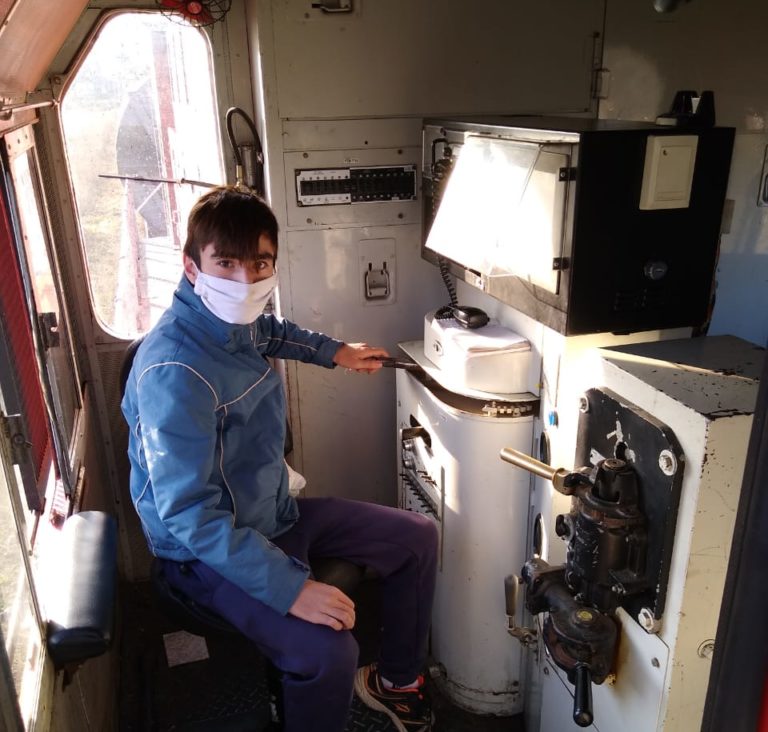 La vía de la pasión: un adolescente piquense y su amor por los trenes