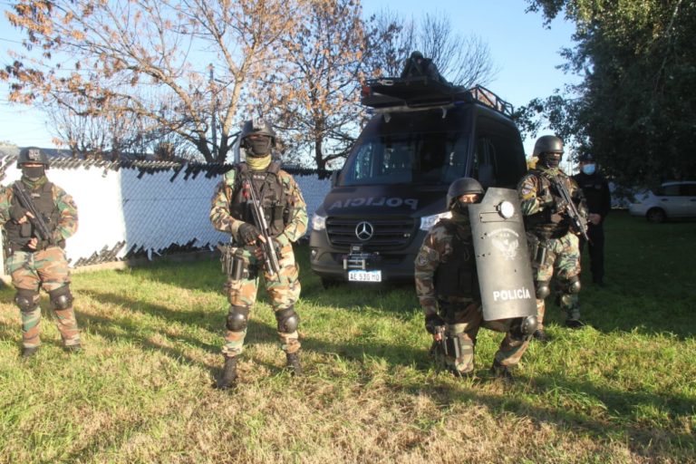 Entregaron un nuevo vehículo equipado especialmente para el Grupo Especial de General Pico con una inversión superior a $5.200.000