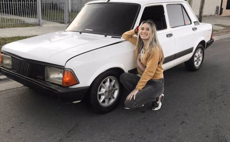 Buenos Aires: Ahorró para comprarse un FIAT 128 usado, subió las fotos feliz de la vida y la llenaron de cargadas