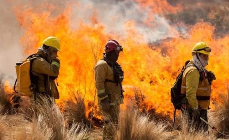 Córdoba empieza a vacunar a los bomberos voluntarios