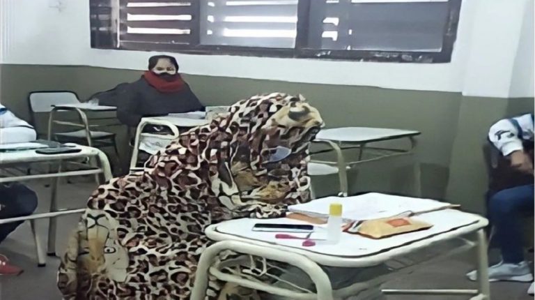 Salta: alumnos van a clases con frazadas por las bajas temperaturas
