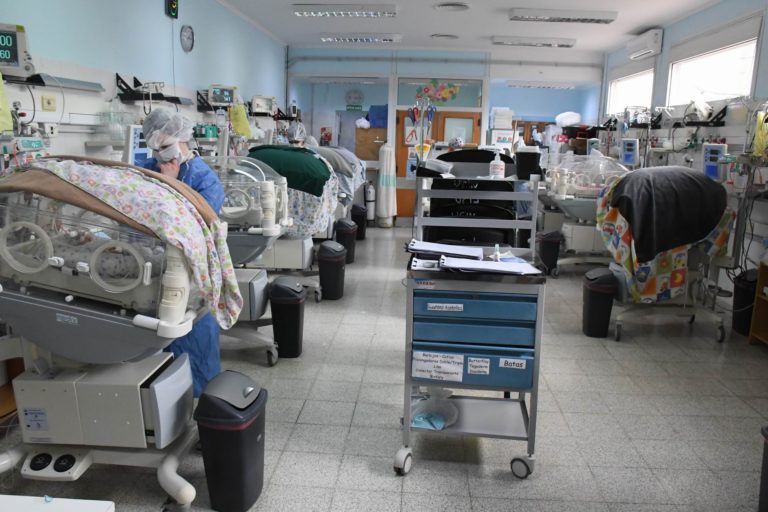 Incorporaron nuevos equipos para la atención de recién nacidos en el Hospital Lucio Molas: “Es importante el seguimiento multidisciplinario”