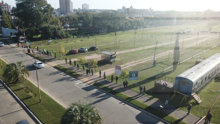 FOTOS DESDE EL DRONE: Más de 400 metros de cola en la “búsqueda activa” de General Pico