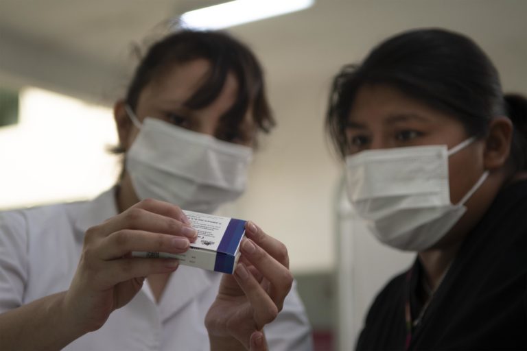 Según la OMS, las vacunas son eficaces frente a “todas las variantes” del coronavirus