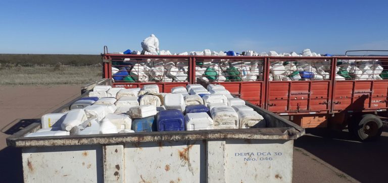 Recolectaron más de 3000 envases vacíos de fitosanitarios en Casa de Piedra y 25 de Mayo