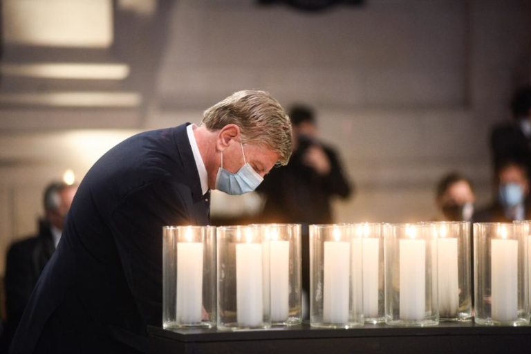 El Gobernador Sergio Ziliotto participó de la ceremonia en homenaje a los fallecidos por el Covid-19 en la Argentina