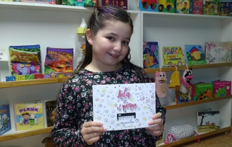 Día del Escritor en General Pico: La pequeña Ada Azul Portillo habló de su pasión por la escritura