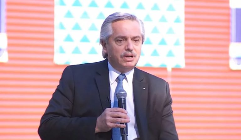 El Gobierno extendió el DNU con restricciones hasta el 25 de junio y anunció la compra de vacunas chinas