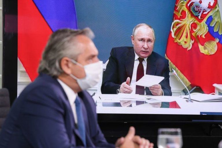 Alberto Fernández anunciará este viernes junto a Vladimir Putin que la Argentina comienza a producir la vacuna Sputnik V