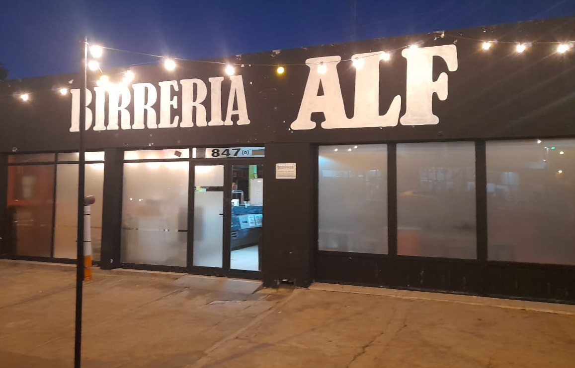 La birrería ALF cerró su segundo local en dos meses y en total quedaron seis personas sin trabajo: “Es un sueño que tuvimos y no se pudo lograr”