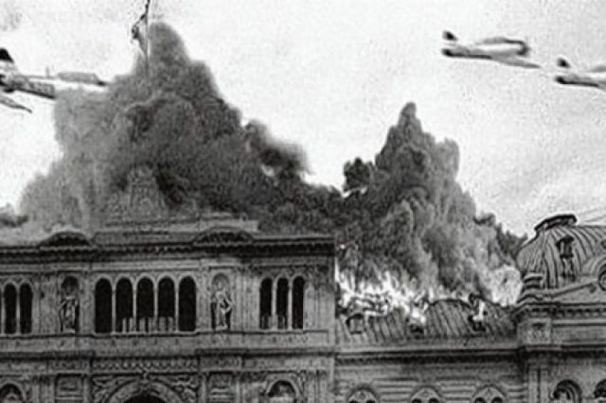 Se cumplen 66 años del bombardeo a Plaza de Mayo para derrocar a Perón que causó más de 350 muertos