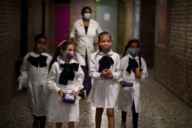 El Gobierno propuso que los alumnos tampoco puedan repetir el año durante 2021