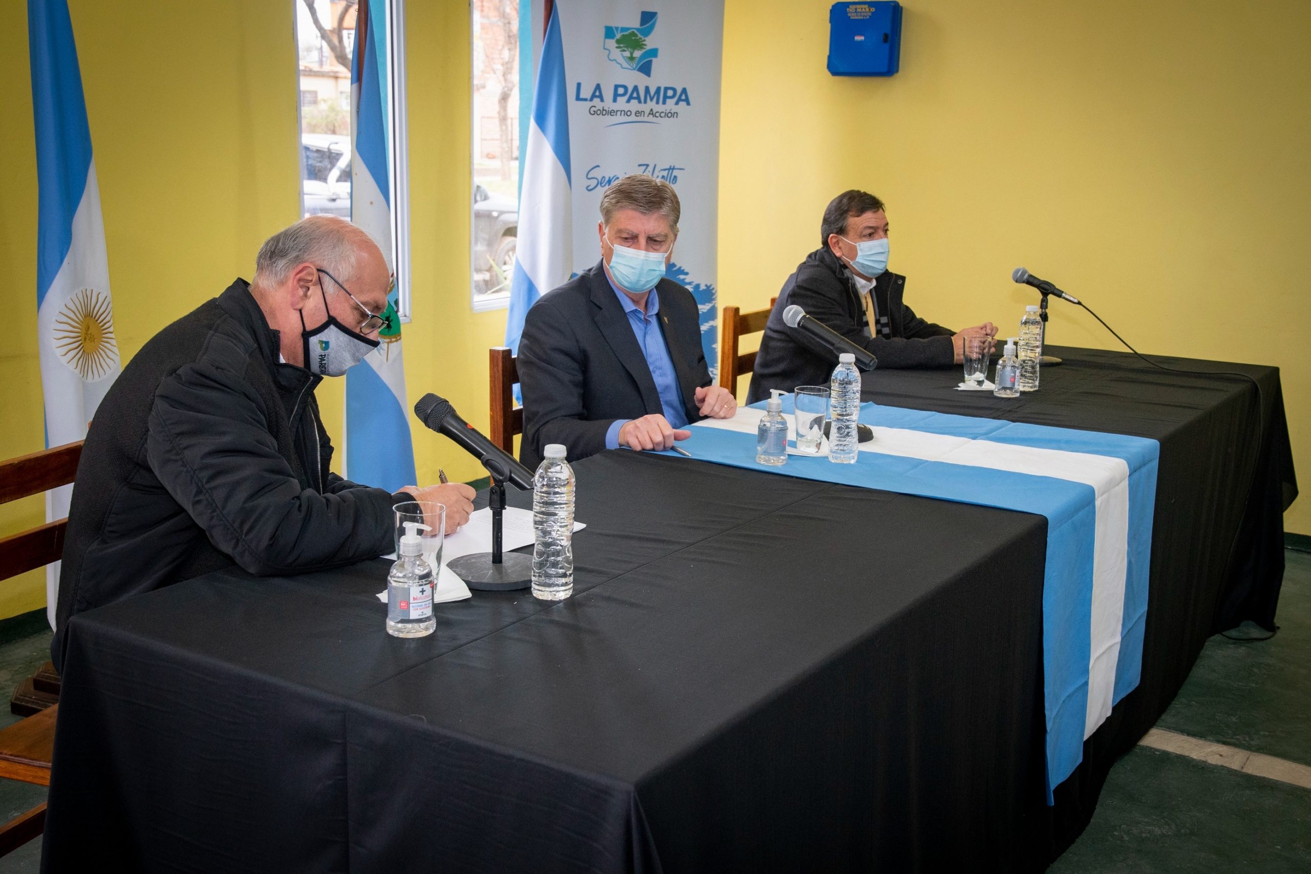 El gobernador Sergio Ziliotto firmó convenios para infraestructura en Parera, Rancul y Conhello