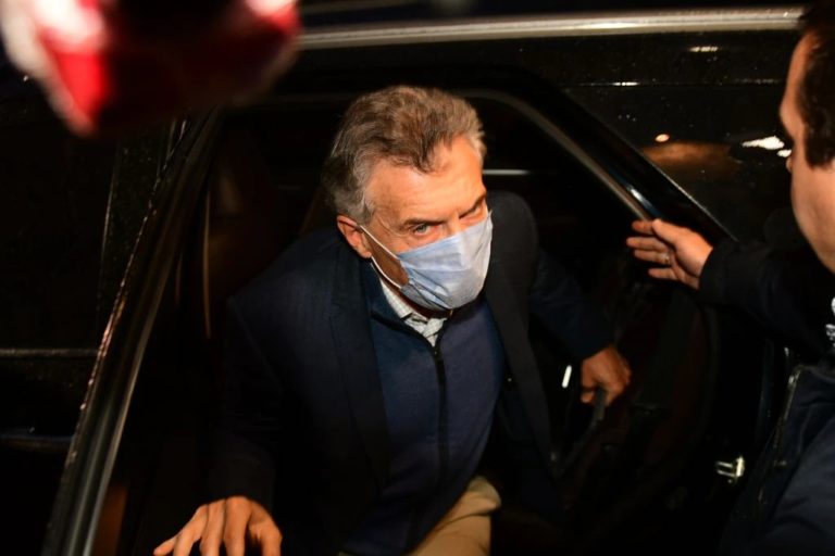 Mensaje del Gobierno bonaerense para Macri: “Señor, tiene cinco hoteles para elegir dónde aislarse cuando regrese al país”