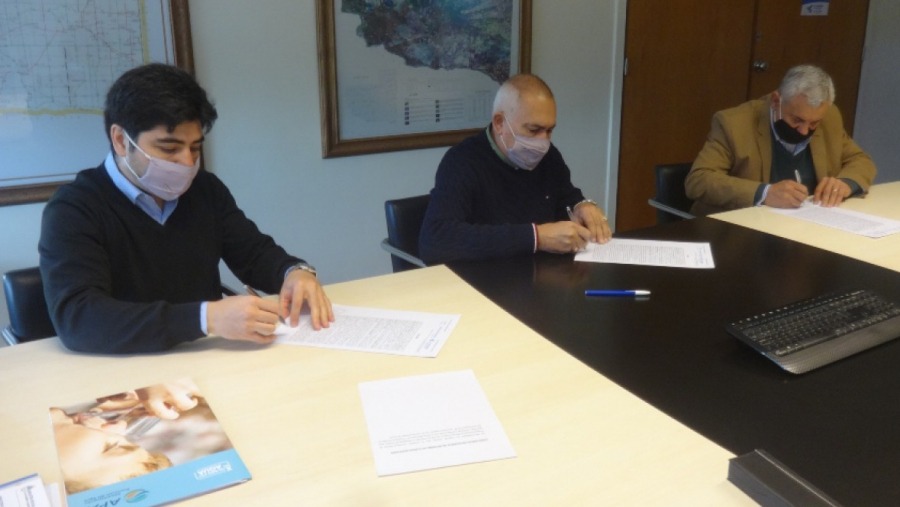 Se firmó un convenio marco de limpieza y mantenimiento de canales pluviales en Caleufú