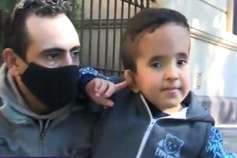 SOLIDARIDAD EN ALTA GRACIA: Nueve madres le construyeron una rampa móvil a un nene de primer grado