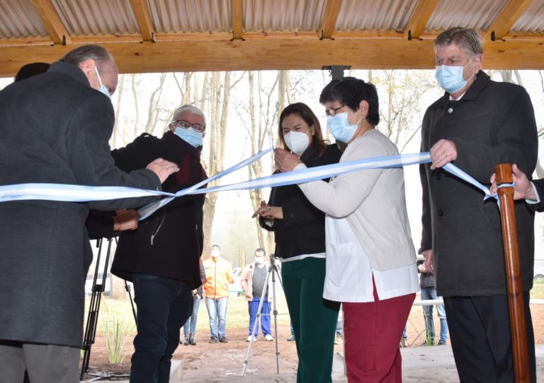 Inauguraron la posta de Trebolares y firmaron la construcción de la canilera, una obra para la cría de pollos y una planta de faena avícola