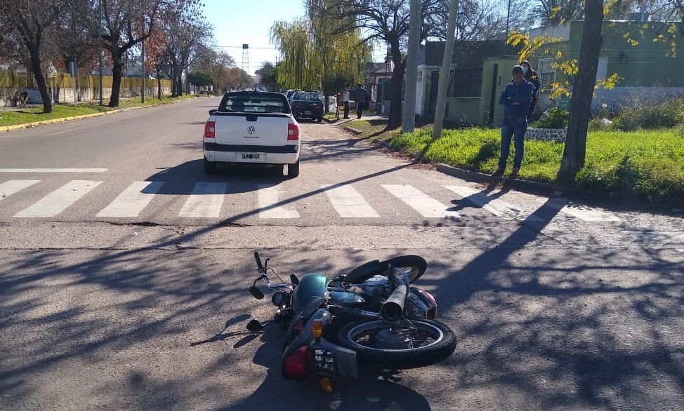 Choque en calles 31 y 4: Una mujer motociclista fue asistida y trasladada al Hospital