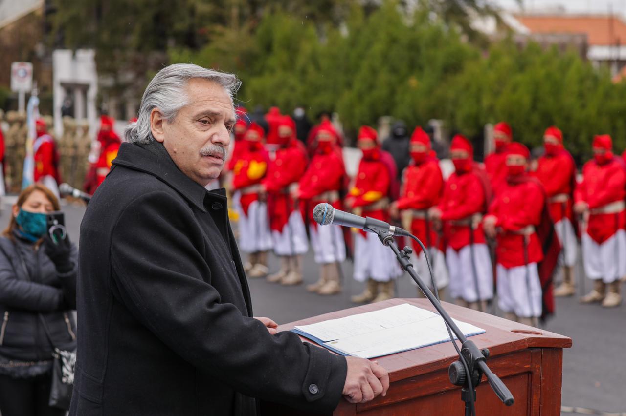 Alberto Fernández encabezó el acto por el bicentenario del fallecimiento de Güemes en Salta: “Voy a trabajar por reconstruir un país federal”