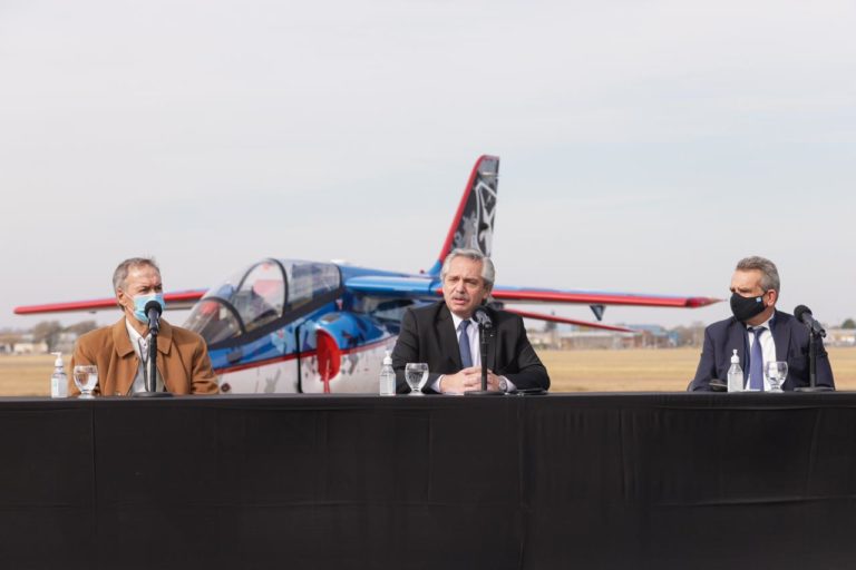 Alberto Fernández encabezó en Córdoba la entrega a la Fuerza Aérea de una novedosa versión del Pampa III