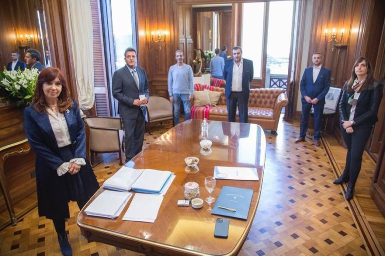 Cristina Kirchner y Sergio Massa acordaron un 40% de aumento para el personal del Congreso