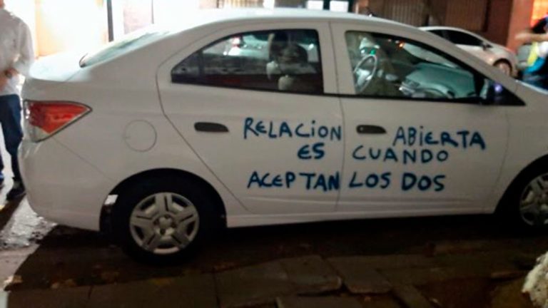 [NACIONALES] | Le escracharon el auto: “Hacete cargo de la bendi”