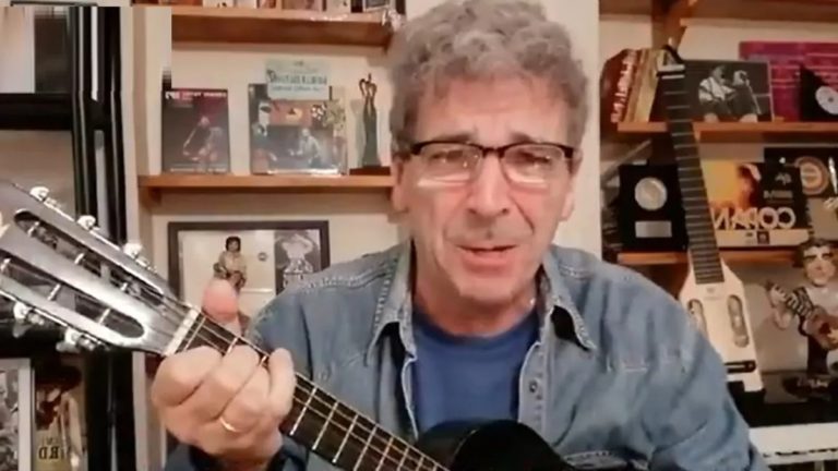 “Traigan la Pfizer”: la insólita canción de Ignacio Copani “para los gorilas” que se volvió viral