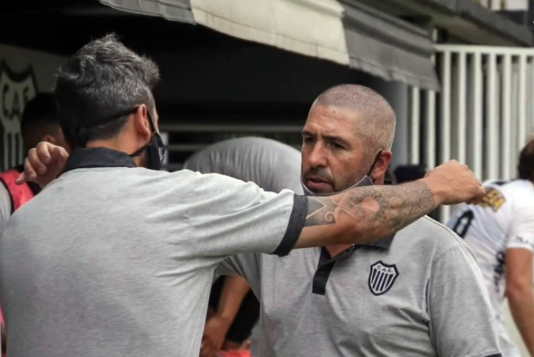 Mauricio “Buli” Giganti dejó de ser el técnico de Estudiantes de Buenos Aires