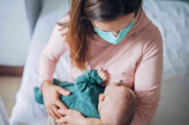 La leche materna de mujeres infectadas por coronavirus transmite anticuerpos, afirman dos estudios