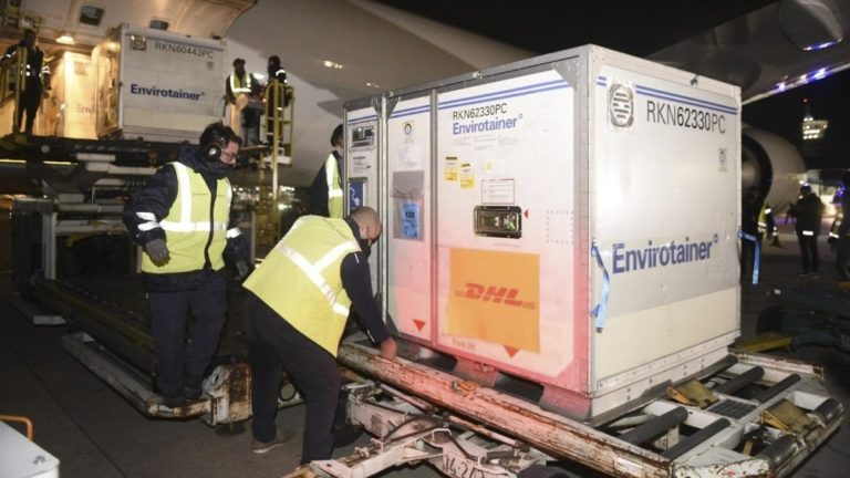 LLEGAN MÁS VACUNAS: Argentina recibirá mañana más de un millón de dosis de Astrazeneca