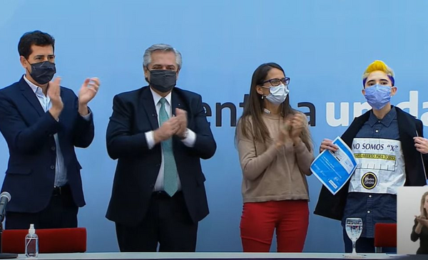 “No somos X”: el reclamo a Alberto Fernández en medio de la entrega de los nuevos documentos no binarios