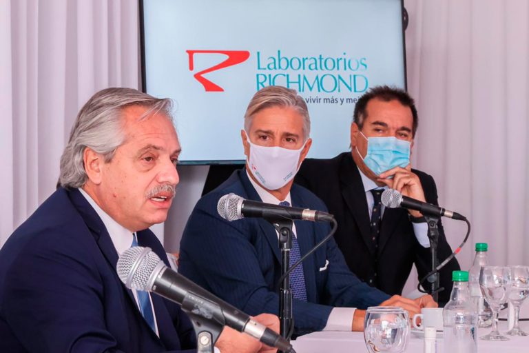 COVID-19: El Instituto Gamaleya aprobó el primer lote de dosis producidas en Argentina
