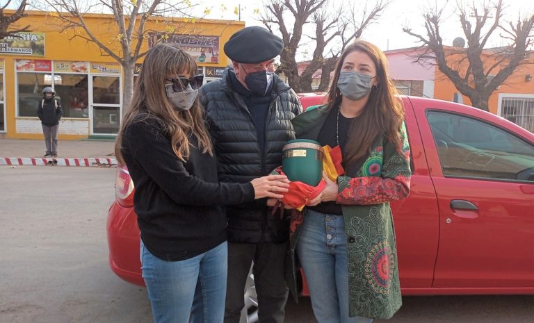 HECHO HISTÓRICO PARA LA PAMPA: Desde España llegaron los restos de Alberto Cortez a su pueblo natal Rancul