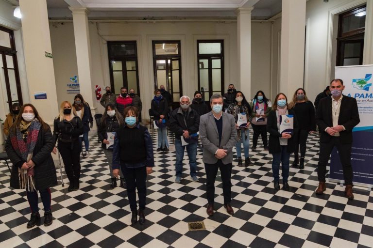 Entregaron 20 créditos “Nehentun” en Santa Rosa