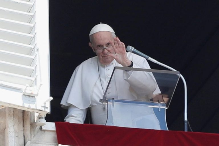 Papa Francisco: “Estoy cerca del querido pueblo cubano en estos momentos difíciles”