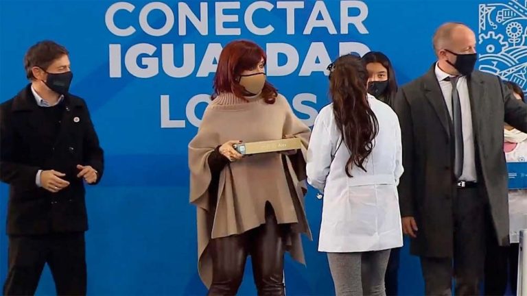 Axel Kicillof: “A los que no tienen responsabilidad de gobierno, ayuden o cortenlá un poquito”