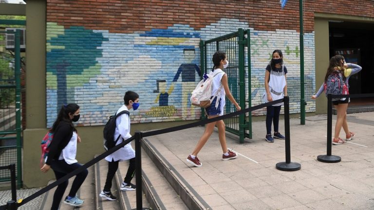 El Gobierno promoverá que los alumnos aprueben el 70% de los contenidos para pasar de año