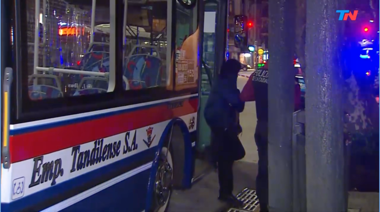 Buenos Aires: un pasajero pidió distancia social en el colectivo y lo apuñalaron