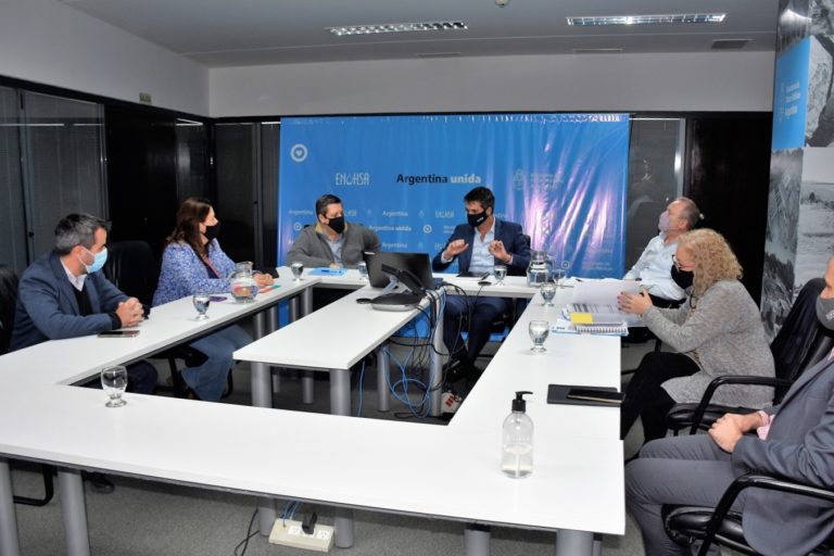 Alonso realiza gestiones ante funcionarios Nacionales para llegar con agua potable y cloacas en algunas zonas de Pico