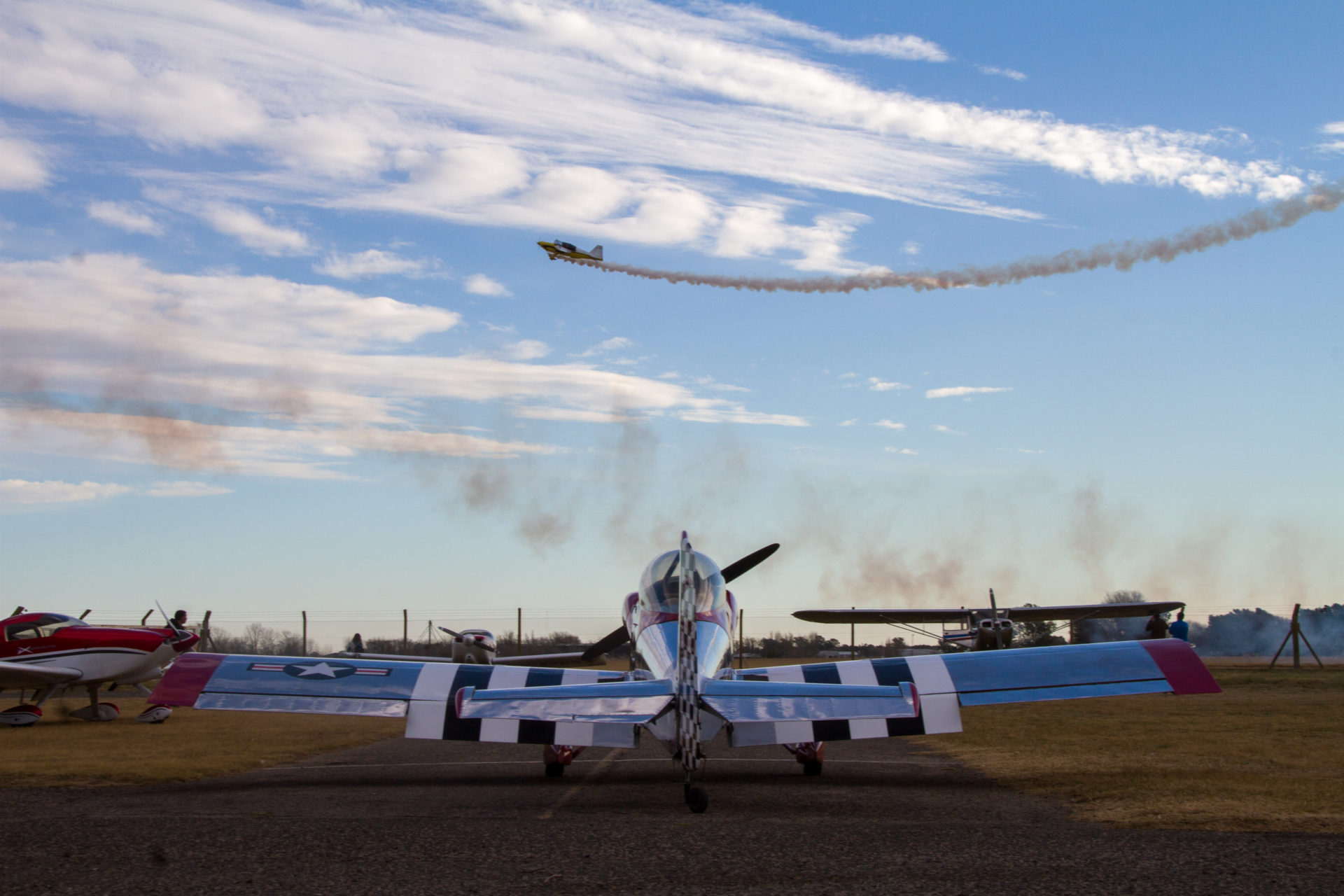 ¡Familias piquenses disfrutaron un hermoso espectáculo aéreo organizado por el Aero Club!