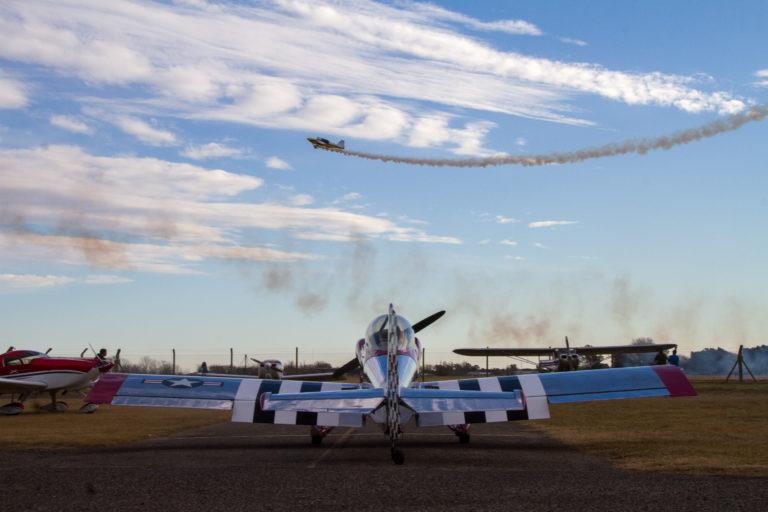 ¡Familias piquenses disfrutaron un hermoso espectáculo aéreo organizado por el Aero Club!
