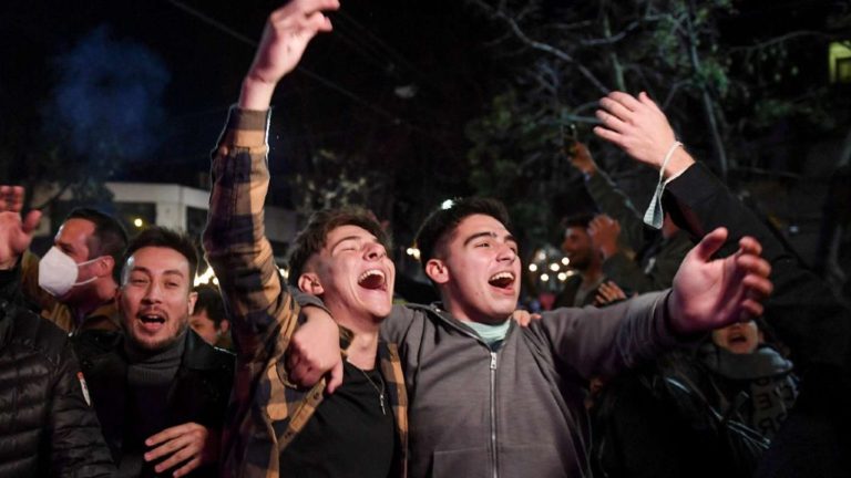 Alerta en Córdoba y Santa Fe por la cantidad de jóvenes que no quieren vacunarse: las estrategias para convencer a un segmento clave para la inmunidad de rebaño